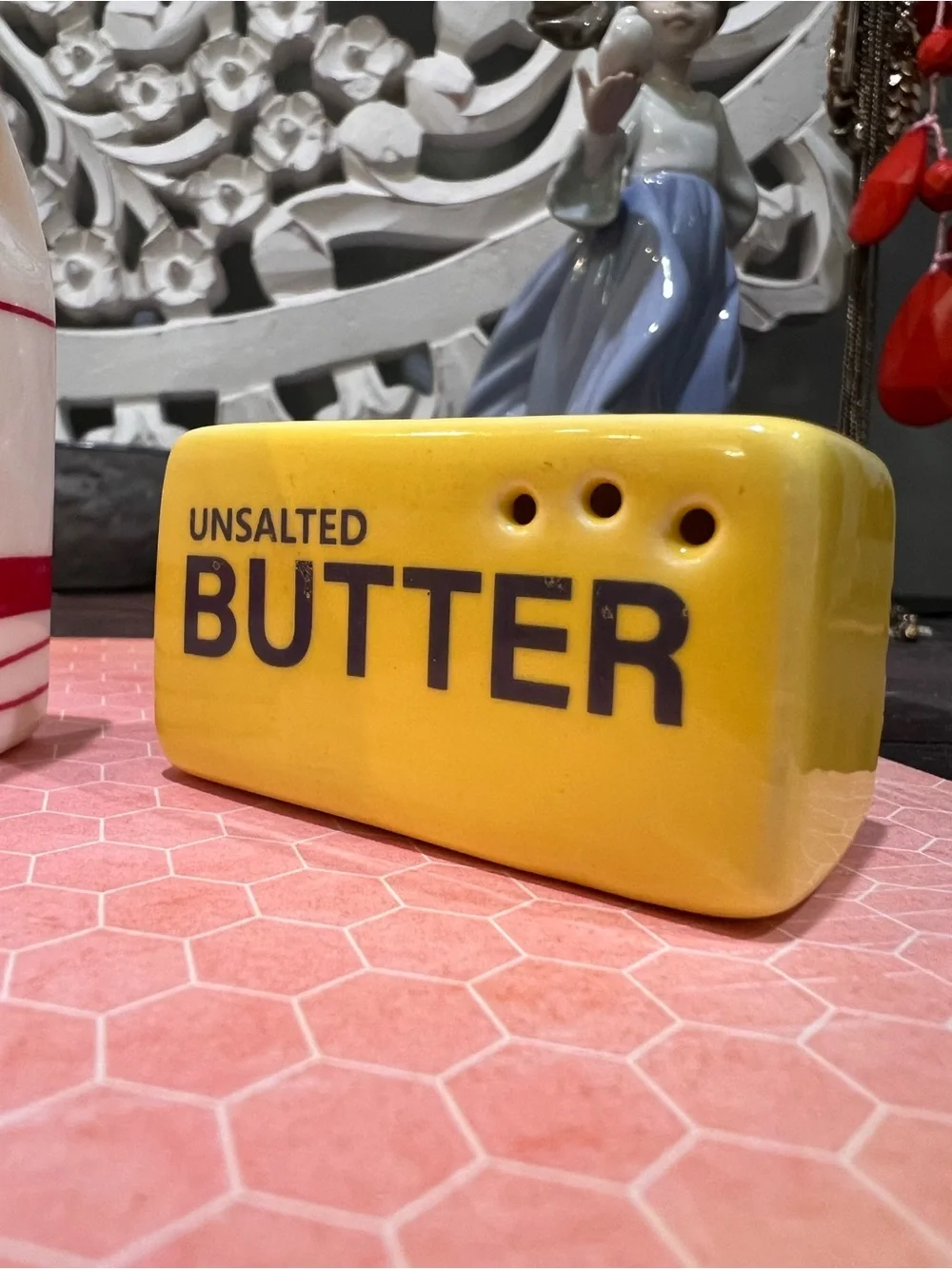 NWT Milk & Butter Adorable Set! Ceramic Set salt n’ pepa shakers